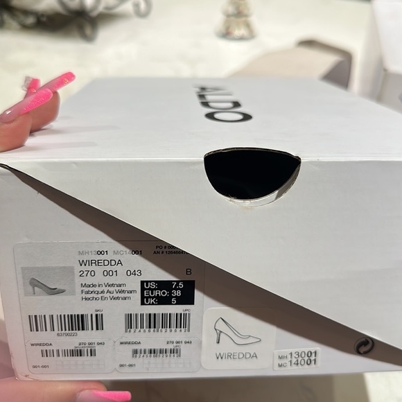 Nude 7.5 Aldo heels. - Picture 3 of 3